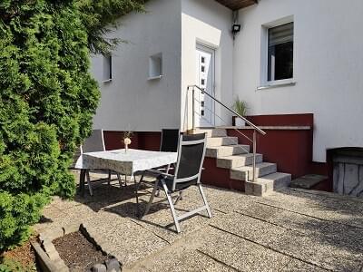 Hauseingang mit Terrasse