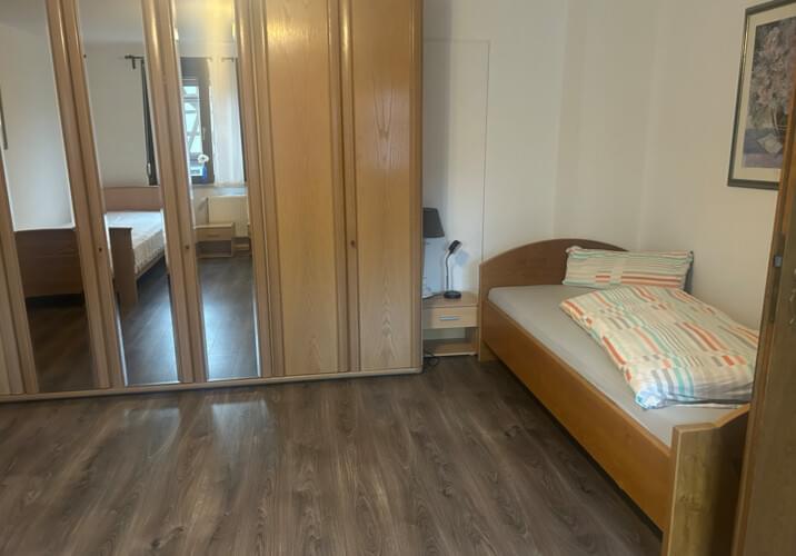  Schlafzimmer mit 2 Betten Woh