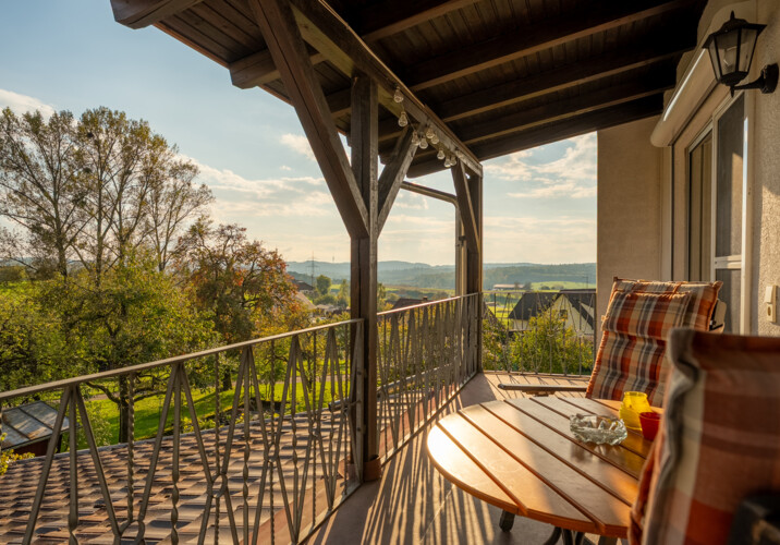 Balkon mit Blick auf den Garte