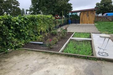 Parkplatz und Außengelände