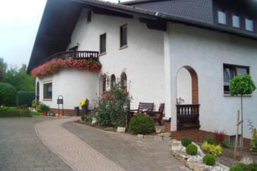 Monteurzimmer in Frankenberg-Rengershausen - Ferienwohnung Nuhneklause Haus Christel - info@haus-christel-rengershausen.de
