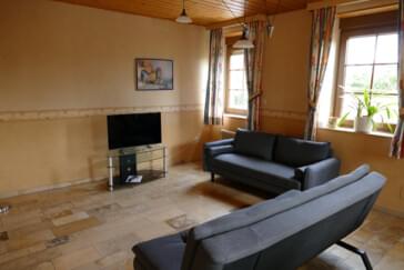 Monteurzimmer in Oberpleichfeld - Großzügige Monteurwohnung Ferienwohnung mit großem Balkon und 2 Bädern