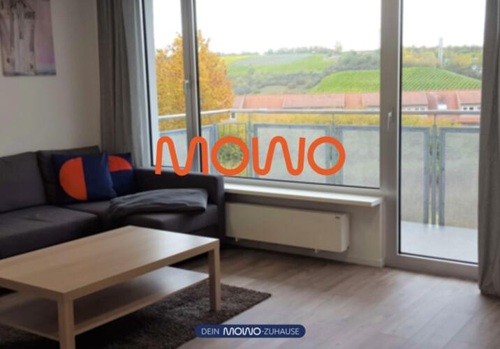 Wohnzimmer mit Balkon