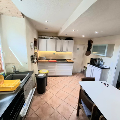 voll ausgestattete Küche