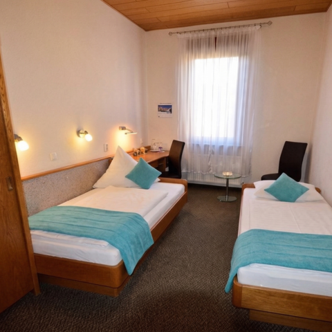 Monteurzimmer in Stromberg - KWATERA24 | Monteurwohnung | Stromberg | 1-4 Personen | WIFI & Parken | 24/7h