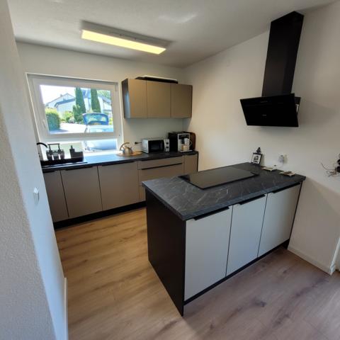 Monteurzimmer in Laupheim - Tolle Wohnung, Garten, Parkplätze, Grillen. 