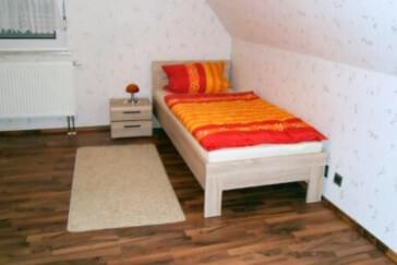 Monteurzimmer in Hördt - Christel´s Ferienhaus