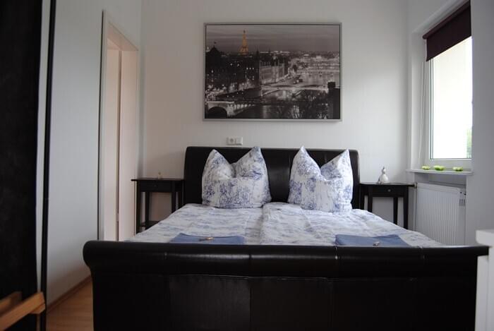 Bed room/Schlafzimmer