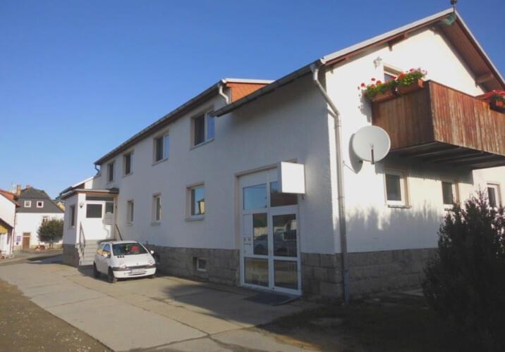 großes Haus mit 3 abgschl. Whn